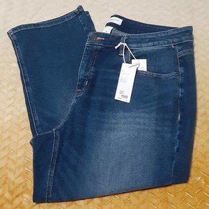Women's Plus Size Crop/Capri Jeans by Lane Bryant Size 18. Retail $79.95.